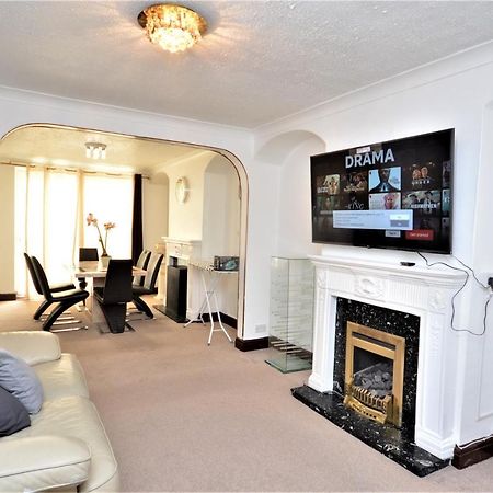 London Deluxe 3 Bedroom House With Parking Space ดาเกนแนม ภายนอก รูปภาพ