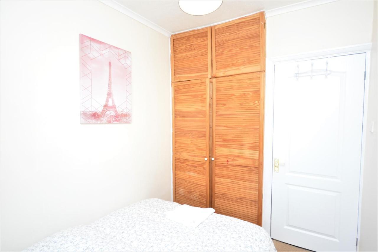 London Deluxe 3 Bedroom House With Parking Space ดาเกนแนม ภายนอก รูปภาพ