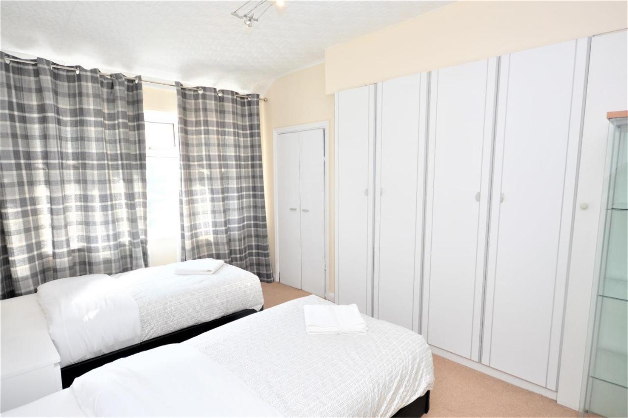 London Deluxe 3 Bedroom House With Parking Space ดาเกนแนม ภายนอก รูปภาพ