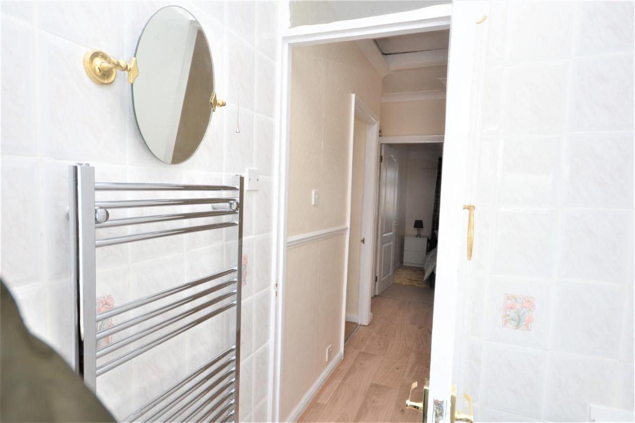 London Deluxe 3 Bedroom House With Parking Space ดาเกนแนม ภายนอก รูปภาพ
