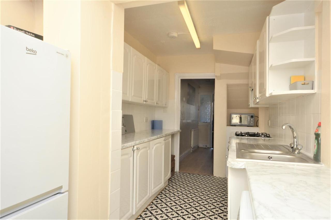 London Deluxe 3 Bedroom House With Parking Space ดาเกนแนม ภายนอก รูปภาพ