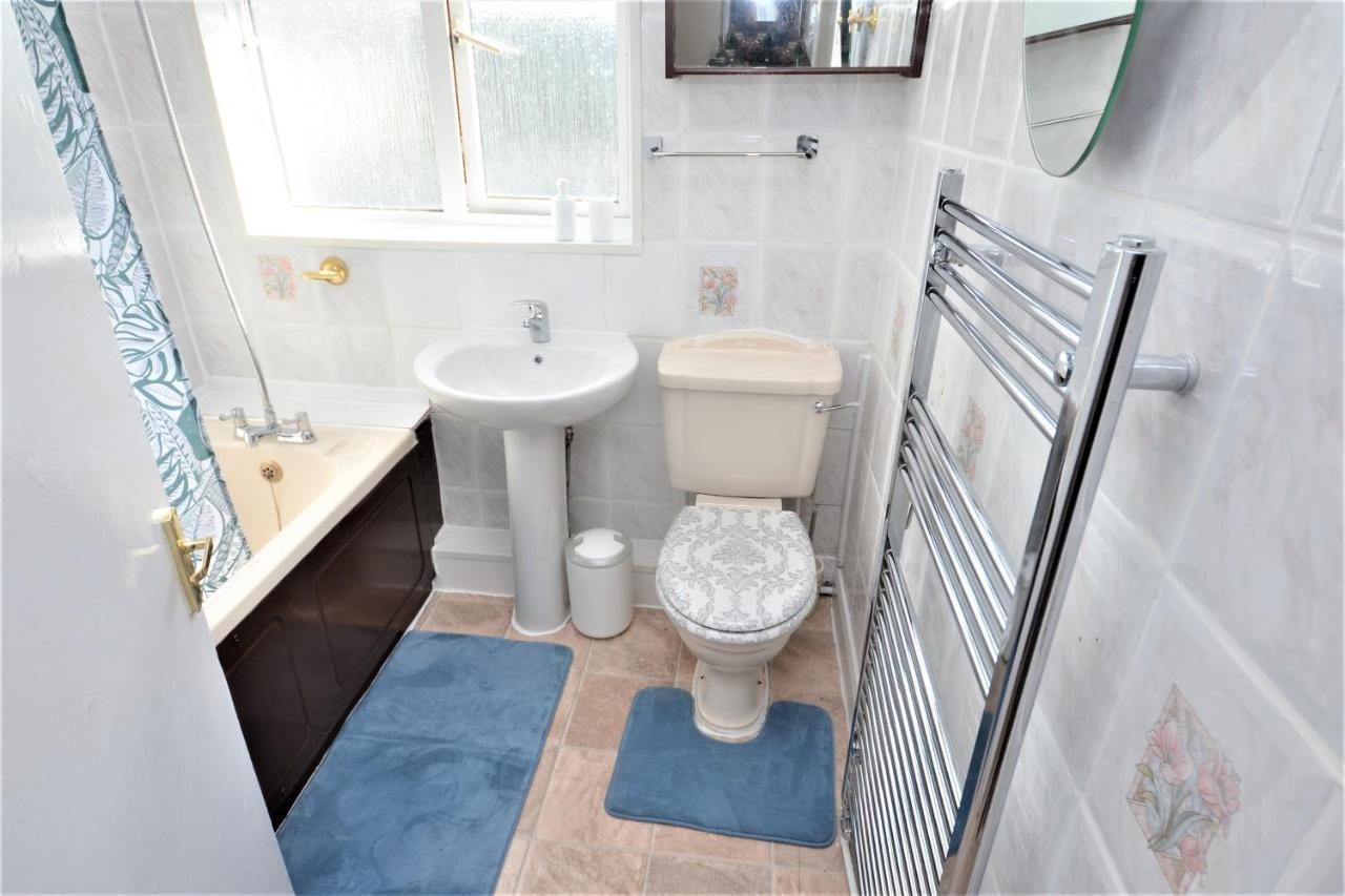 London Deluxe 3 Bedroom House With Parking Space ดาเกนแนม ภายนอก รูปภาพ