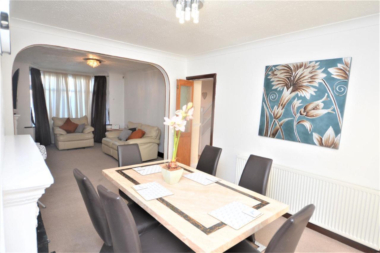 London Deluxe 3 Bedroom House With Parking Space ดาเกนแนม ภายนอก รูปภาพ