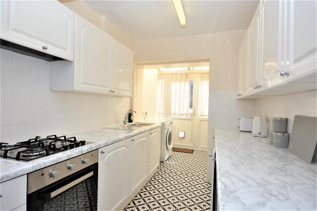 London Deluxe 3 Bedroom House With Parking Space ดาเกนแนม ภายนอก รูปภาพ