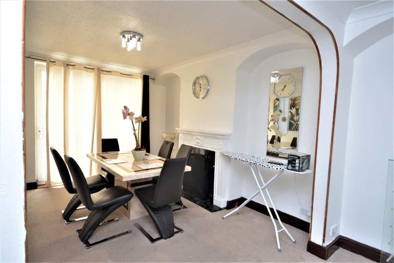 London Deluxe 3 Bedroom House With Parking Space ดาเกนแนม ภายนอก รูปภาพ
