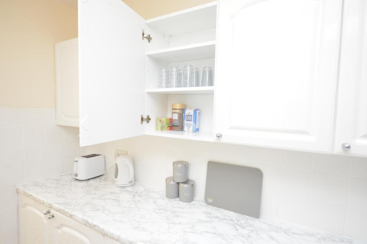 London Deluxe 3 Bedroom House With Parking Space ดาเกนแนม ภายนอก รูปภาพ